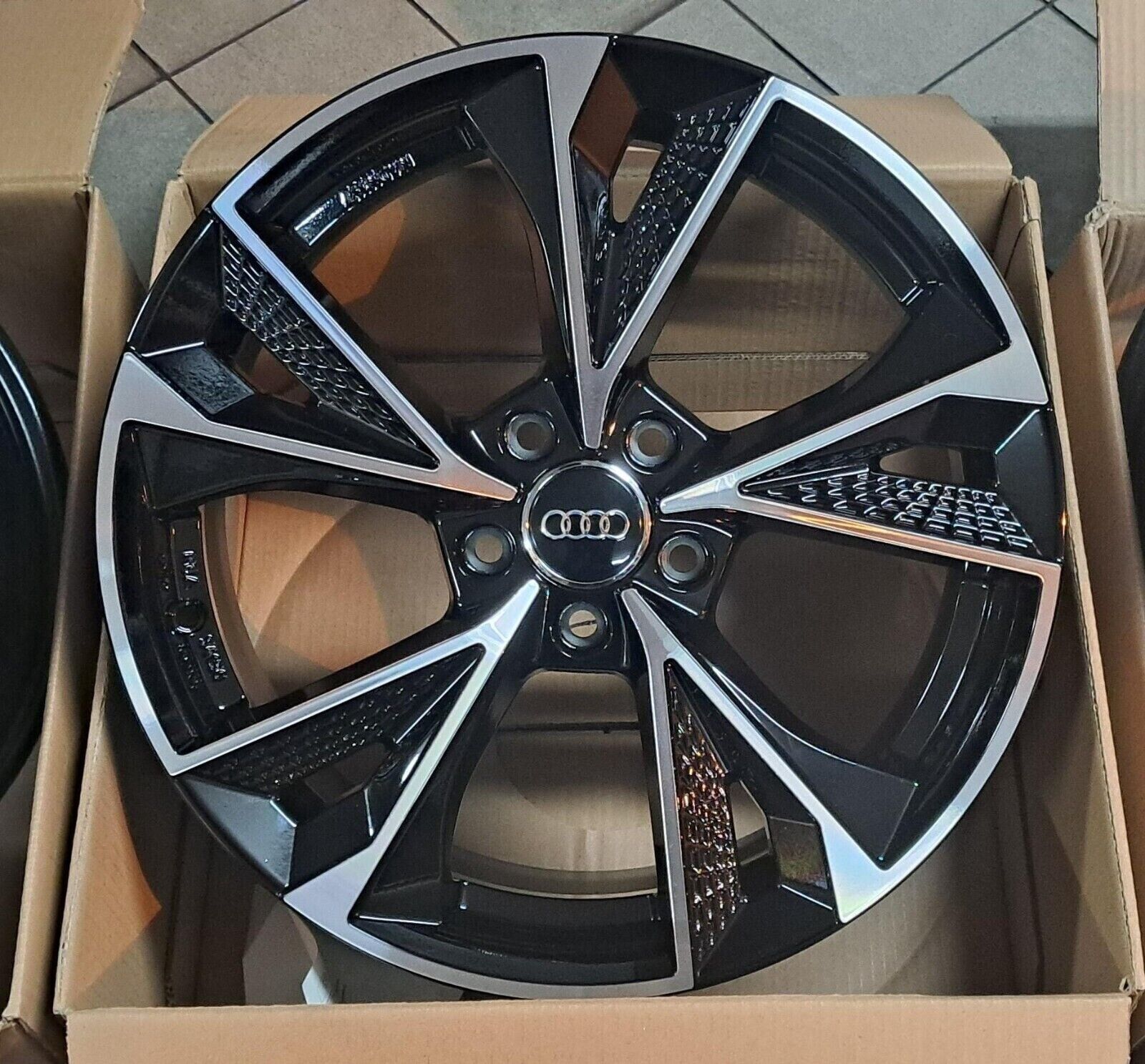 LOT COMPLET 4 JANTES NEUVES 19'. + PNEUS 245/35 R19  LOOK S SPORT BLACK POLISH  ET45 8.5x19"