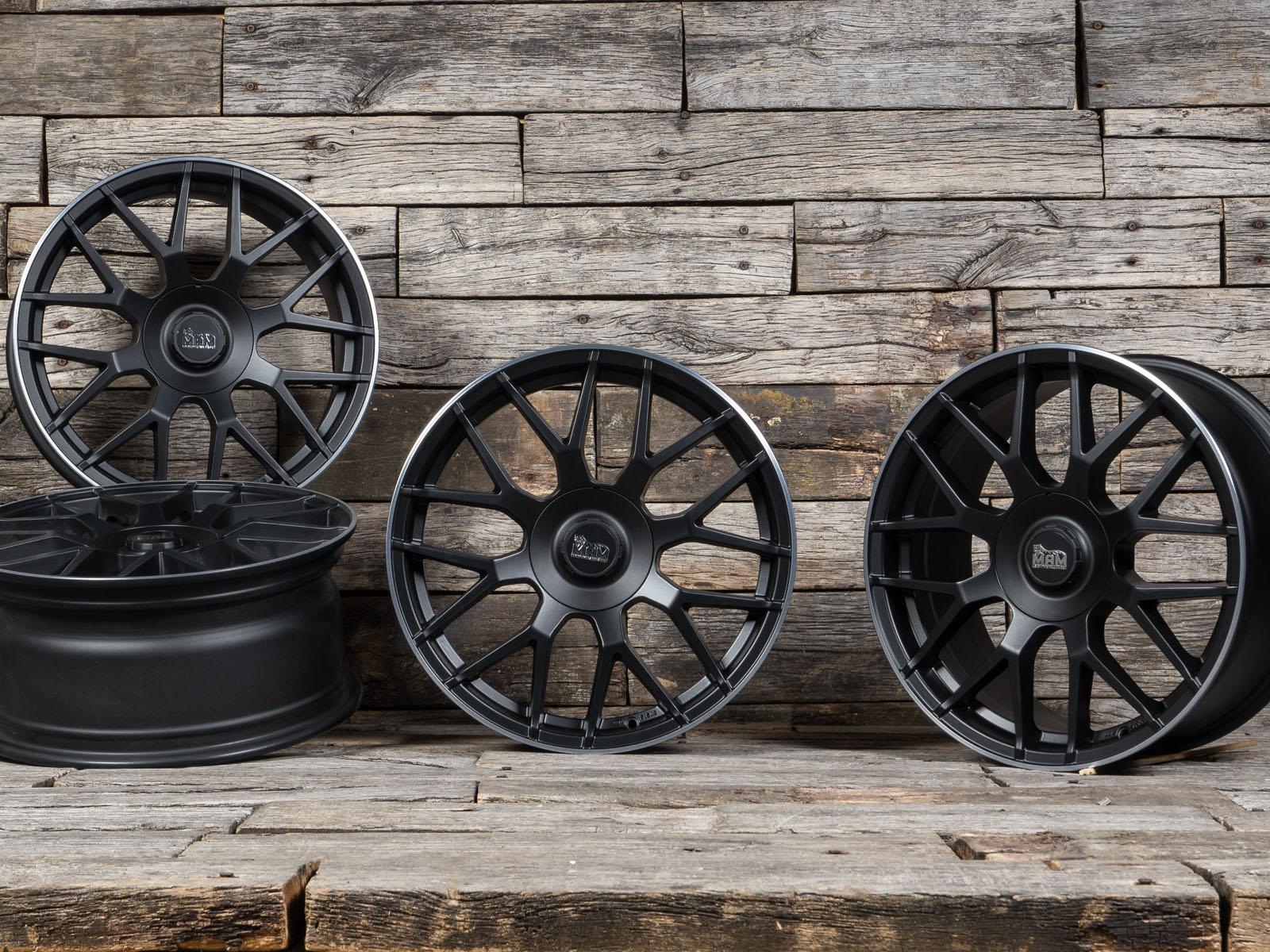 4 JANTES FIAT ABARTH 17 NOIR XLR + PNEUS. 205 40 17. VIREMENT 8.5x19"